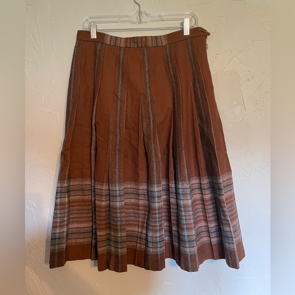 Pendleton Dresses & Skirts - Pendleton 100% Wool Pleated Skirt Sz 8